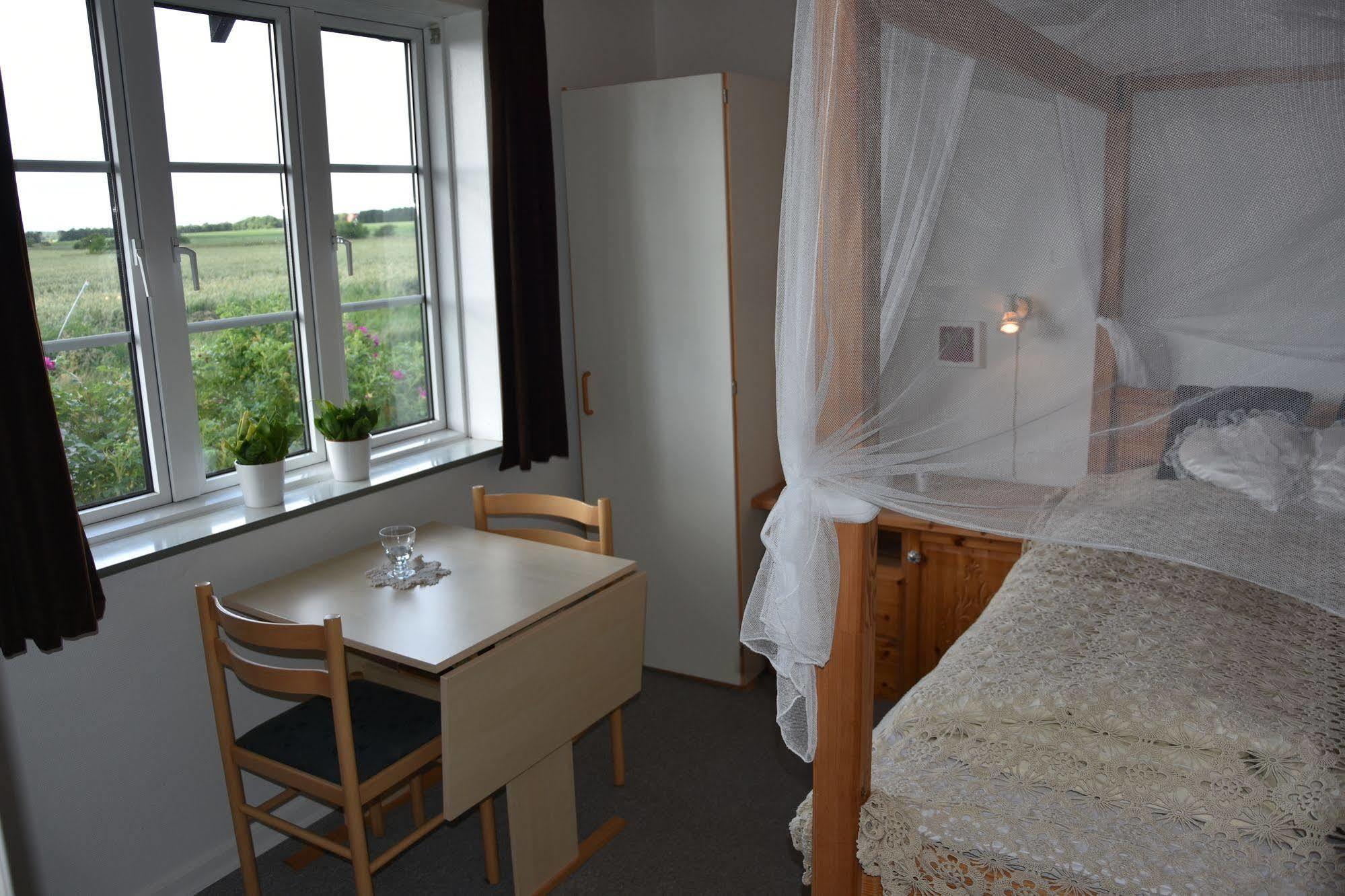 Henne Strand Ferie Accommodation Hennebjerg ภายนอก รูปภาพ